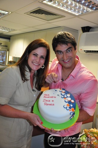 Zeca Camargo e Renata Ceribelli ganham festa de aniversário no “Fantástico”