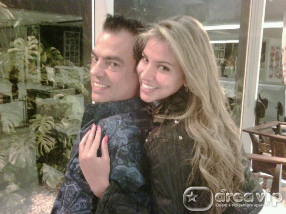 Adriana do BBB11 posta foto após da uma repaginada no visual