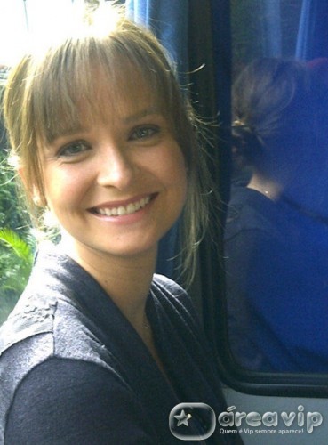 Fernanda Rodrigues muda o visual