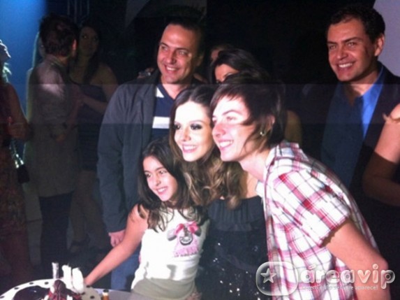 Giovanna Lancelotti comemora aniversário com o namorado Pe Lanza