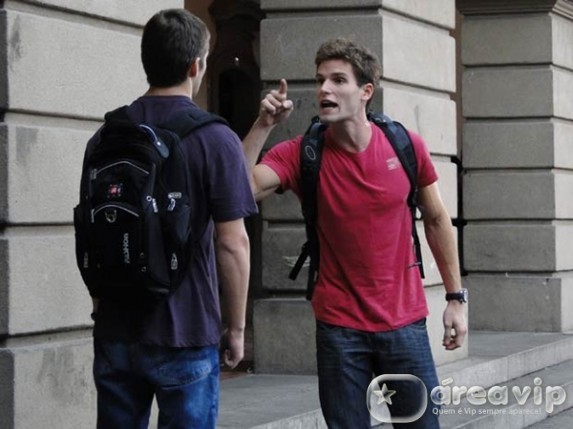 Insensato Coração - Rafa discute com Quim