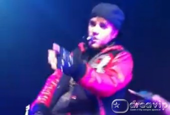 Plateia atira ovos em Justin Bieber durante show na Austrália – veja!