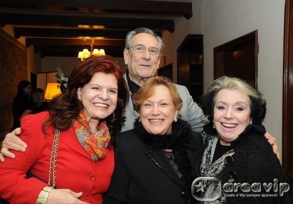 Paulo Goulart e Nicette Bruno prestigiam coquetel do grupo Corinthia Hotels, em São Paulo