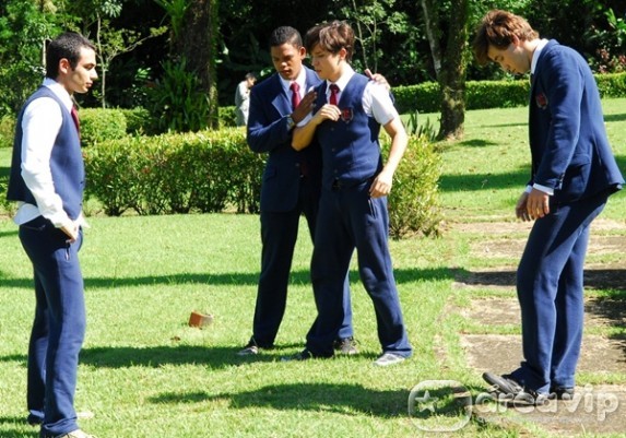 Rebelde - Teo sofre bullying