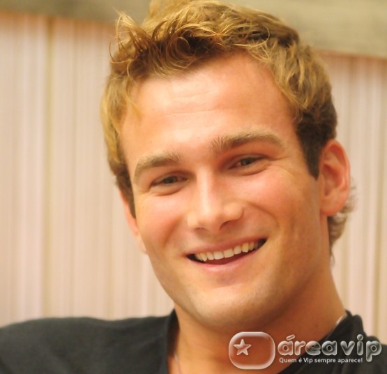 “Meu namoro com Maria vai às mil maravilhas”, conta Wesley