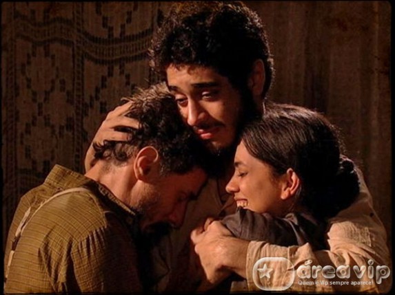 Cordel Encantado - Euzebio e Virtuosa se emocionam ao reencontrar Cicero vivo