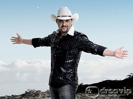 Mulher de cantor sertanejo diz que ele atrasa pensão e que não dá mais atenção aos filhos, diz coluna