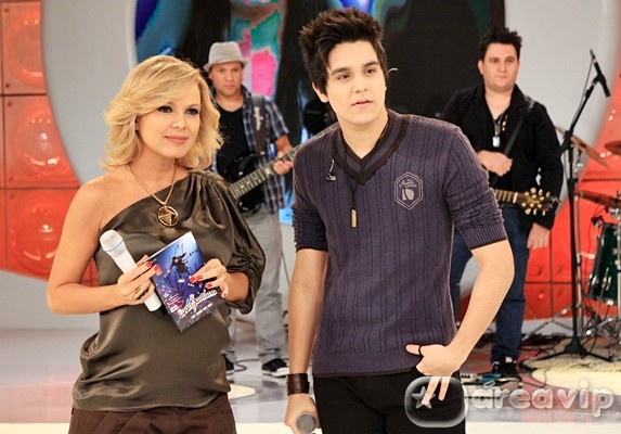 Eliana passa fim de semana com Luan Santana e mostra entrevista em seu programa