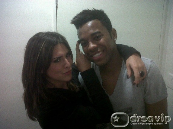 Fernanda Paes Leme posta foto ao lado de Robinho