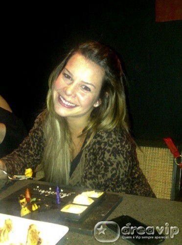 Fernanda Souza comemora aniversário e ganha declaração de amor do namorado no Twitter