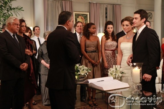 Insensato Coração - Leo e Marina se casam