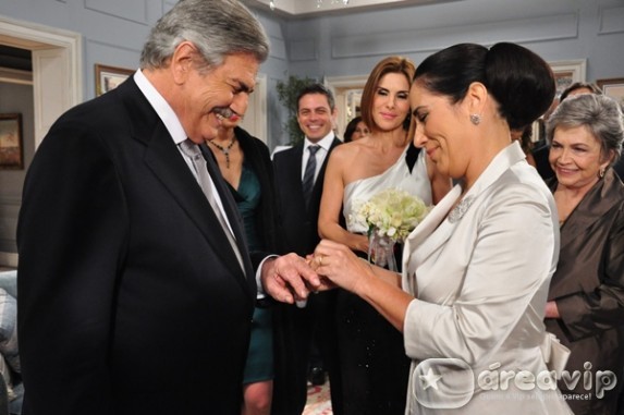 Insensato Coração - Norma (Glória Pires) e Teodoro (Tarcísio Meira) se casam