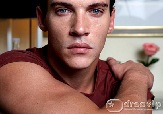 Jonathan Rhys Myers tenta cometer suicídio