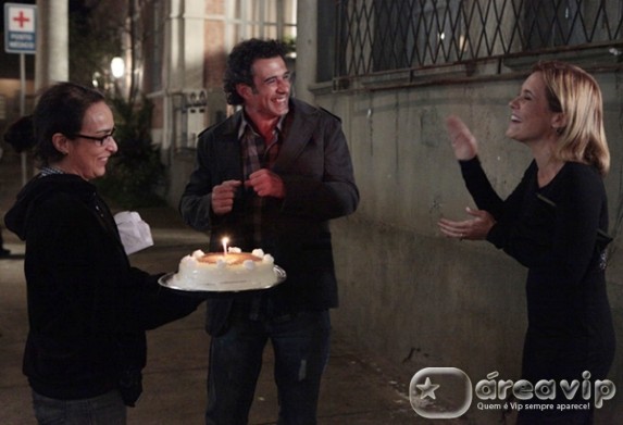 Marcos Pasquim ganha festa surpresa