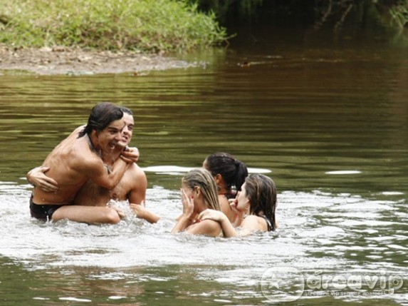 Morde e Assopra - Mesmo decepcionado Aureo se diverte no rio com Josue