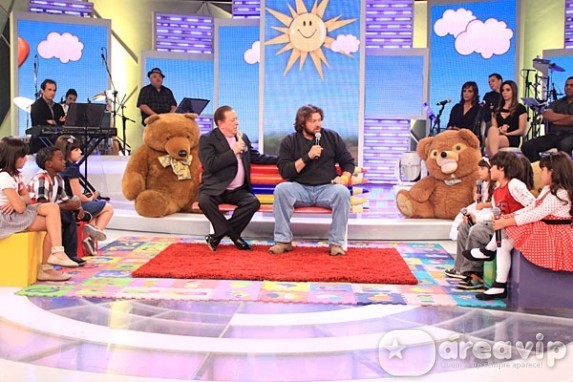 Richard Rasmussen é entrevistado por crianças no Programa Raul Gil