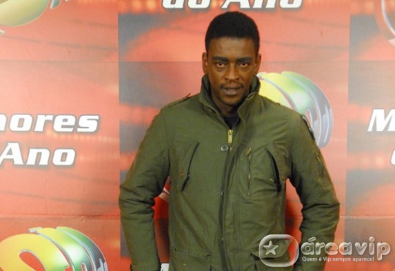 Seu Jorge compra Porsche de R$ 800 mil