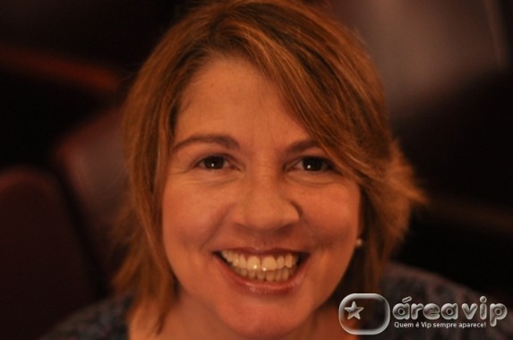 Tássia Camargo ganha processo contra emissora de TV