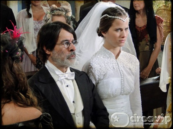 Cordel Encantado - Triste, Antonia aceita se casar com Batore