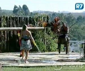 Dinei e Joana conversam sobre João Kleber