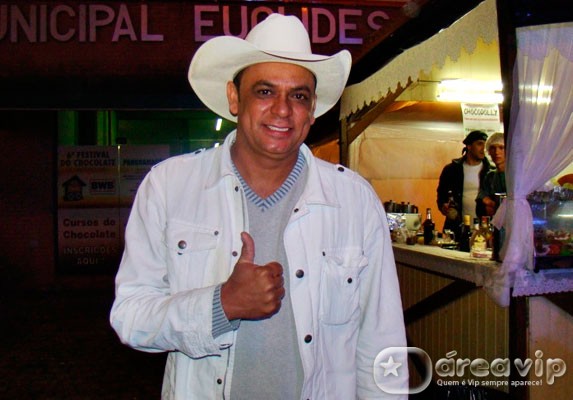 Frank Aguiar está de olho em Renata Banhara