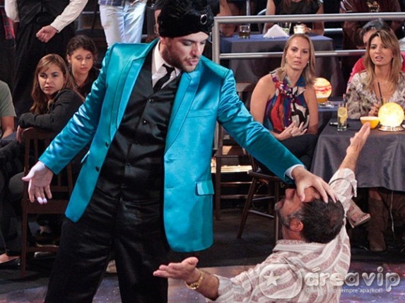 O Astro - Herculano exorcisa o ex comparsa