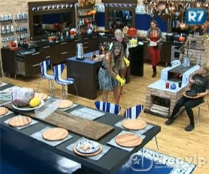 Peoas dão um trato na cozinha