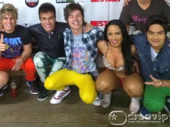 Mulher Melão coloca o Restart para dançar o funk ‘Você Quer?’