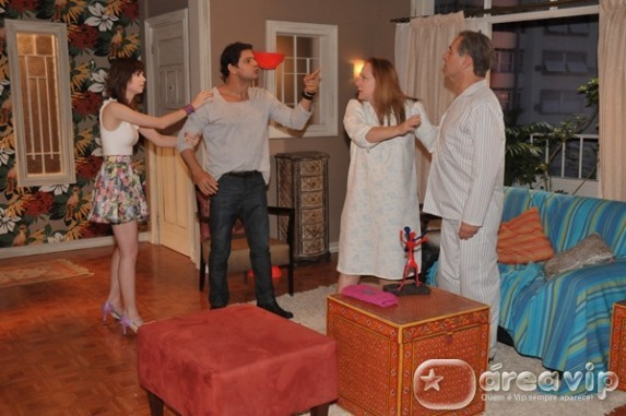 Vidas em Jogo - Carlos e Adalberto brigam por causa de Rita