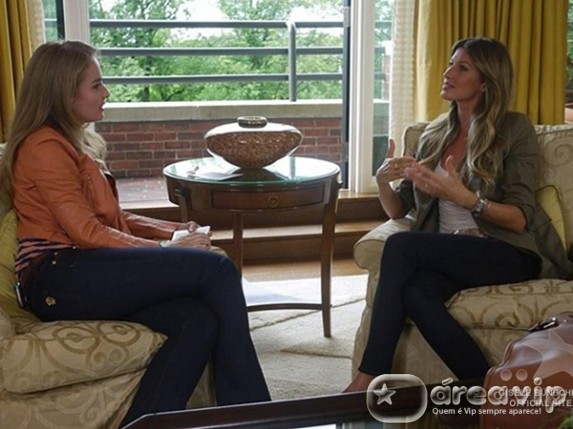 Gisele Bündchen posta foto sendo entrevista por Angélica