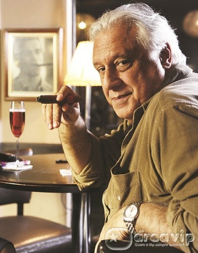 Antonio Fagundes nega romance com Camila Pitanga