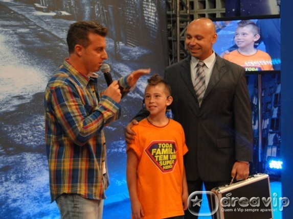 Caldeirão do Huck estreia o quadro ‘Toda família tem um super-herói’
