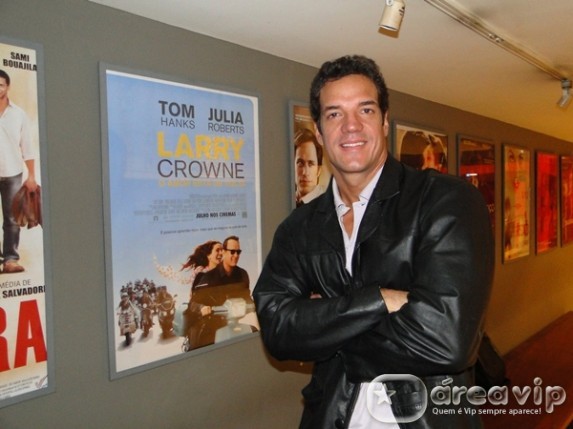 Carlos Machado vai ao cinema em uma sessão especial