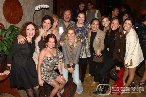 Famosos vão à festa de ‘Fina Estampa’ na casa de Wolf Maya