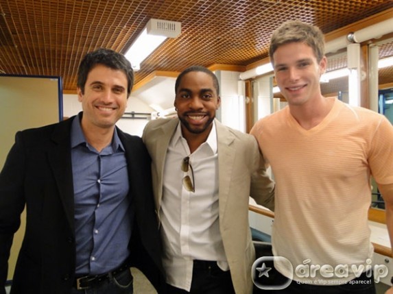 Eriberto Leão, Lázaro Ramos e Jonatas Faro passam primeiro Dia dos Pais trabalhando