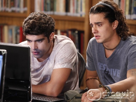 Antenor encontra na internet a atriz para se passar por sua mãe