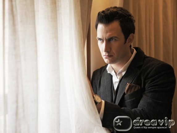 Gabriel Braga Nunes diz que gosta de dinheiro