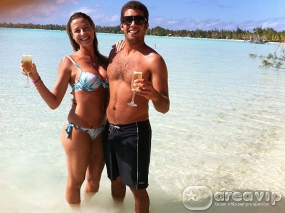 Luana Piovani e o namorado curtem férias no Taiti