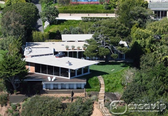 Brad Pitt coloca à venda mansão em Malibu