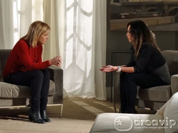 Morde e Assopra - Julia faz pedido para Amanda