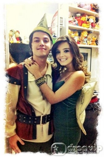 Giovanna Lancellotti e Pe Lanza postam foto fantasiados