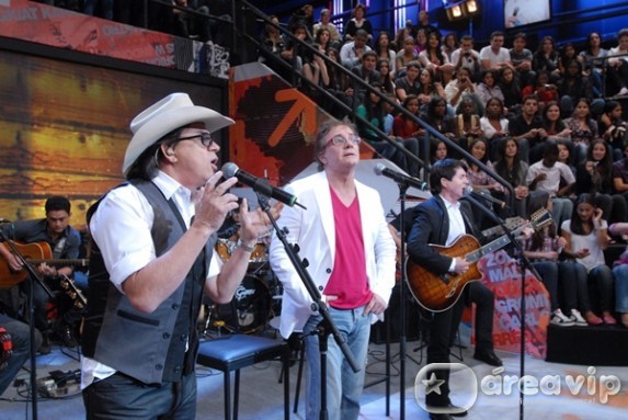 Serginho Groisman recebe Chitãozinho & Xororó e Fábio Jr. no ‘Altas Horas’