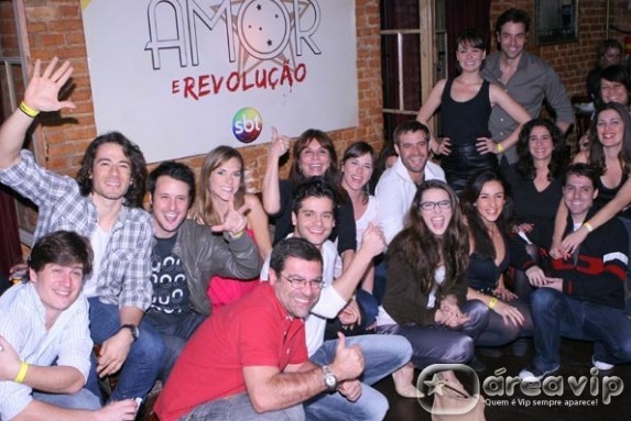 Elenco - Amor e Revolução