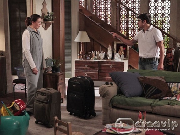 Antenor se revolta contra a mãe ao ser expulso de casa