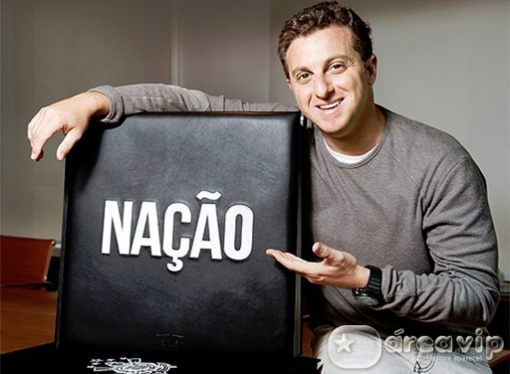 Luciano Huck ganha ‘bíblia’ do Corinthians que custa até R$ 15 mil