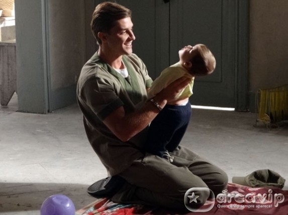 Morde e Assopra - Guilherme brinca com o filho