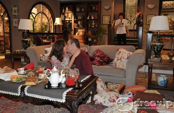 Rebelde - Tomas diz a Jonas que nao quer namoro na casa dele