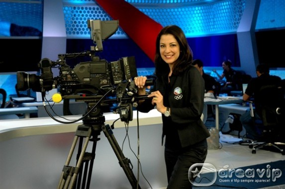 Ana Paula Padrão comanda o Jornal da Record direto de Guadalajara