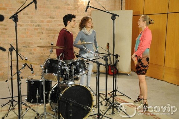 Estrelas - Angélica acompanha uma gravação da banda dos irmãos Davi Lucas e Aline Peixoto