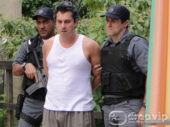 Baltazar é preso depois de quase matar a esposa, Celeste